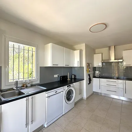 Villa Elodie Climatisee Pour 10 Personnes Avec Piscine Privee A Les Maures